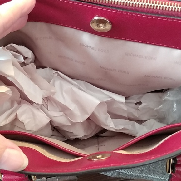 Michael Kors Savannah Large Satchel - Picture 11 of 16